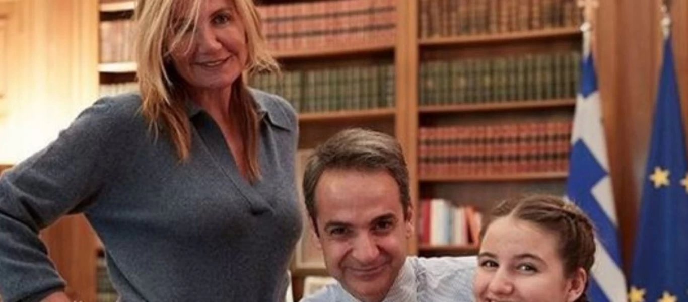 Τούρτα-έκπληξη στον Κυριάκο Μητσοτάκη - Τι έγραψε στην φωτογραφία